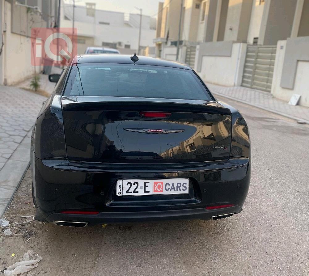 کرایسلەر 300